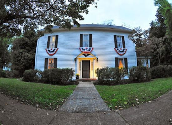 north-carolina/mountain-region/landmark/the-cryptozoology-paranormal-museum