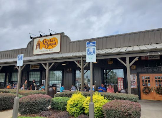 alabama/foley/landmark/cracker-barrel-old-country-store