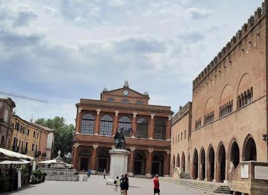 italy/rimini/landmark/piazza-cavour