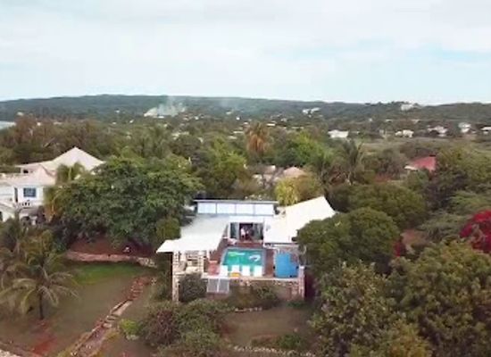 jamaica/treasure-beach/landmark/lyric-villa