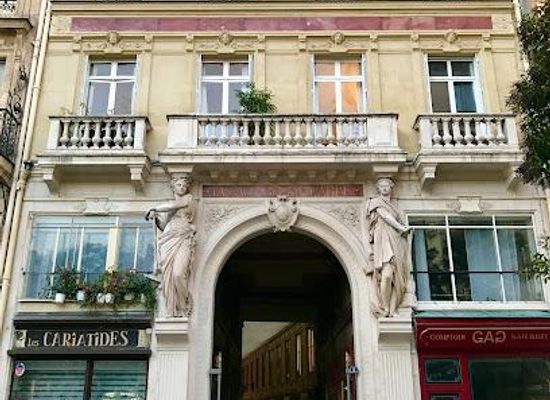 france/versailles/landmark/passage-bourg-l-abbe