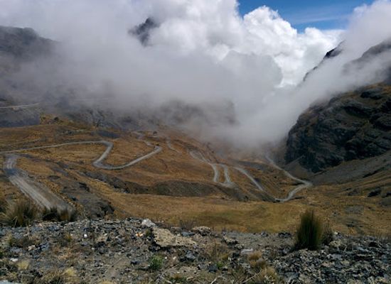 bolivia/yungas-road/landmark/plaza-mayor-de-san-francisco