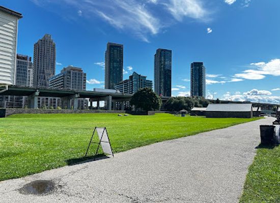 canada/greater-toronto-area/landmark/fort-york-national-historic-site
