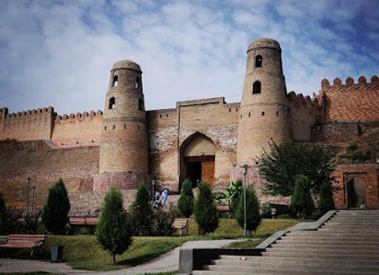 tajikistan/istaravshan/landmark/hisor-fortress