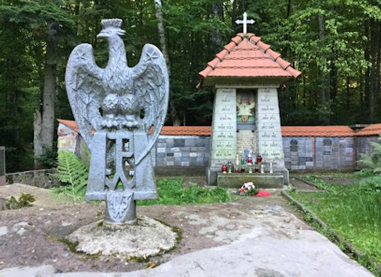 poland/Świętokrzyskie-mountains/landmark/rezerwat-wykus