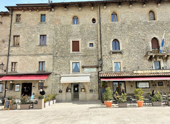 san-marino/domagnano/landmark/in-or-out-food-bar-pizzeria-piadineria-hamburgeria-ristorante