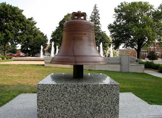 illinois/springfield/landmark/illinois-liberty-bell-replica