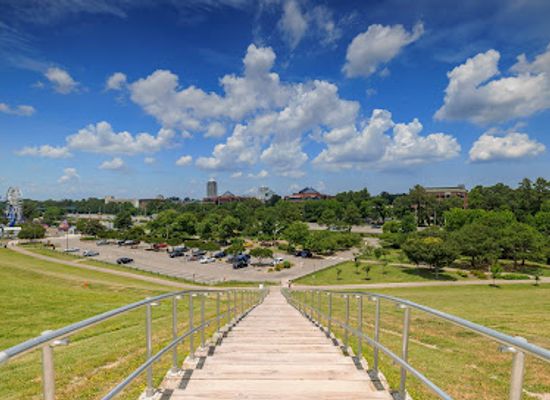 virginia/virginia-beach/town-center/landmark/mount-trashmore-park