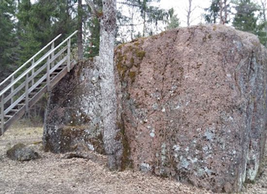 estonia/raplamaa/landmark/pahkla-suurkivi
