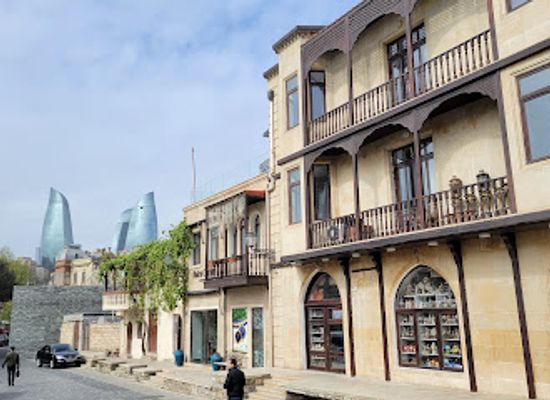 azerbaijan/baku/icherisheher/landmark/bazar-square