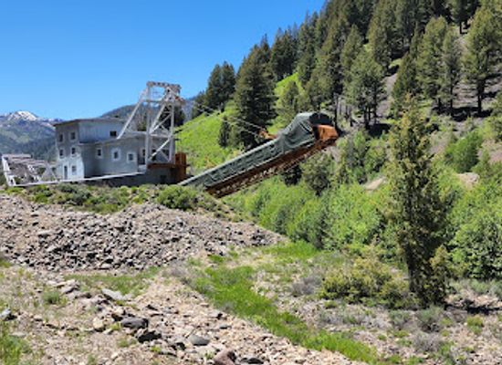 idaho/sawtooth-national-recreation-area/landmark/yankee-fork-gold-dredge