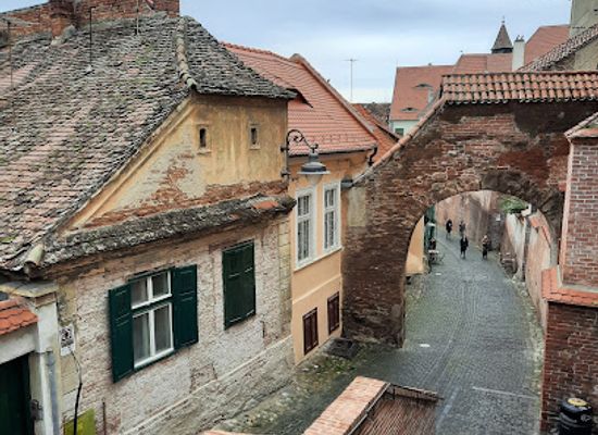 romania/sibiu/landmark/stairs-passage