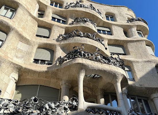 spain/barcelona/landmark/la-pedrera-casa-mila
