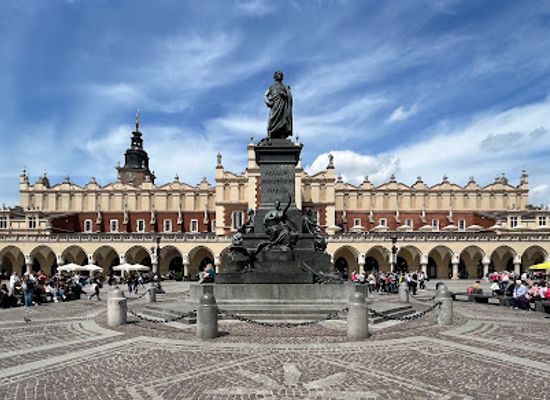 poland/krakow/landmark/adam-mickiewicz-monument-krakow