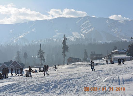 india/gulmarg/landmark/gulmarg-ski-centre-adventures