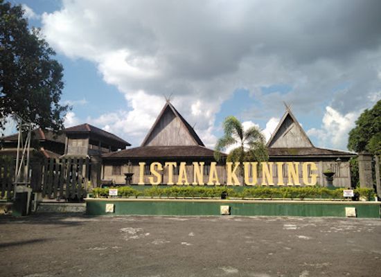 indonesia/west-kalimantan/landmark/istana-kuning