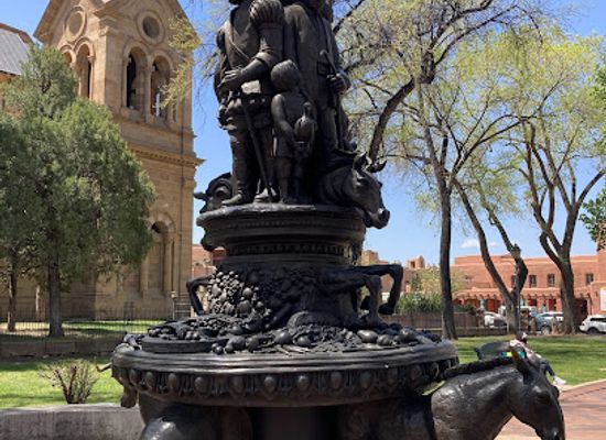 new-mexico/santa-fe/downtown-santa-fe/landmark/santa-fe-pioneer-monument
