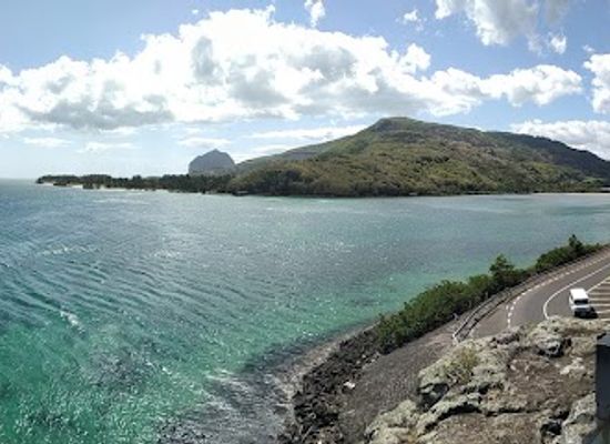 mauritius/tamarin/landmark/captain-matthew-flinders-monument