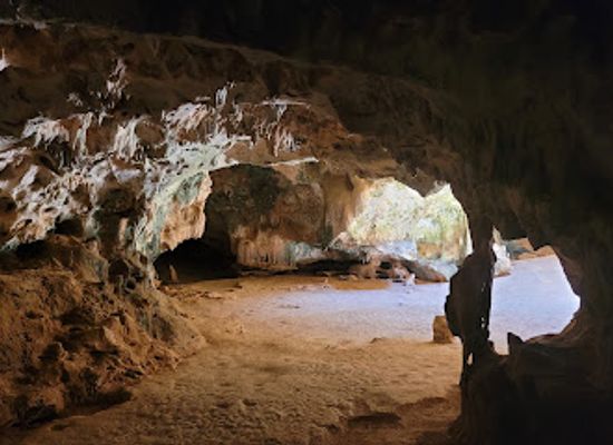 aruba/fontein-cave/landmark/quadirikiri-cave