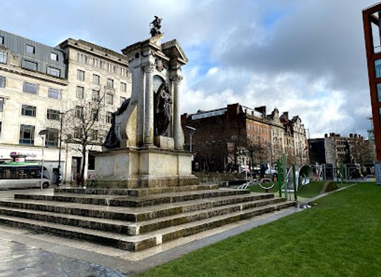 united-kingdom/manchester/attraction/piccadilly-gardens
