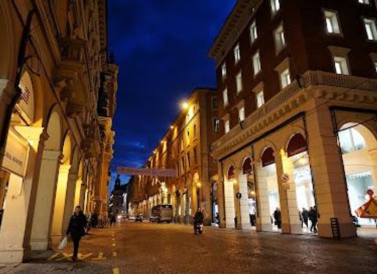 italy/emilia-romagna/landmark/via-dell-indipendenza
