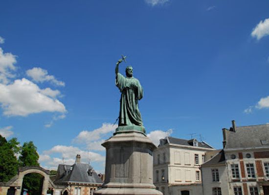 france/amiens/landmark/statue-de-pierre-l-ermite