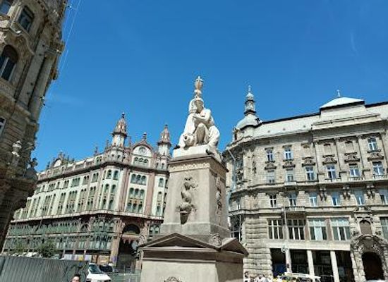 hungary/central-hungary/landmark/ferenciek-tere