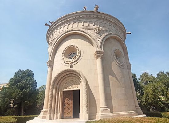 hungary/mecsek-mountains/landmark/zsolnay-mausoleum
