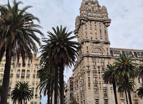 uruguay/central-region/landmark/plaza-independencia
