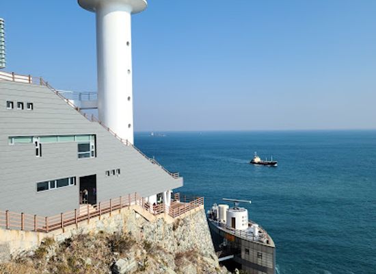 south-korea/yeongnam-region/landmark/yeongdo-lighthouse