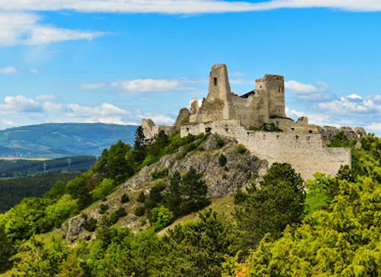slovakia/hont/landmark/cachtice-castle