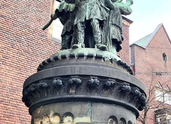 germany/bremen/schnoor/landmark/tower-blowers-fountain