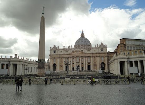 vatican-city/vatican-grottoes/landmark/piazza-di-san-pietro