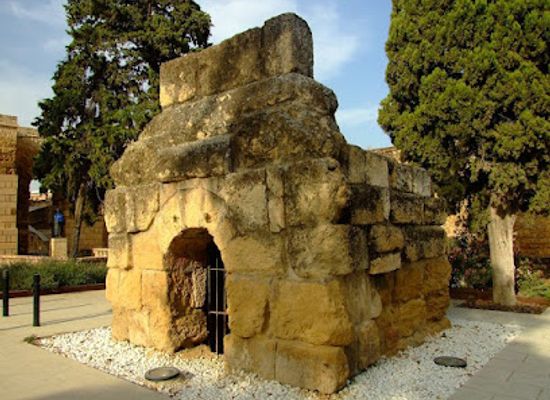 spain/cordoba/san-basilio/landmark/tumba-romana-del-camino-viejo-de-almodovar-s-i-c