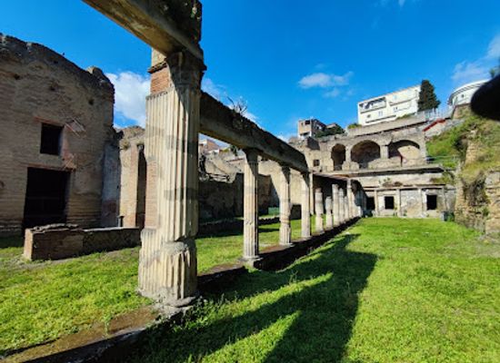 italy/herculaneum/landmark/house-of-the-gem-excavations