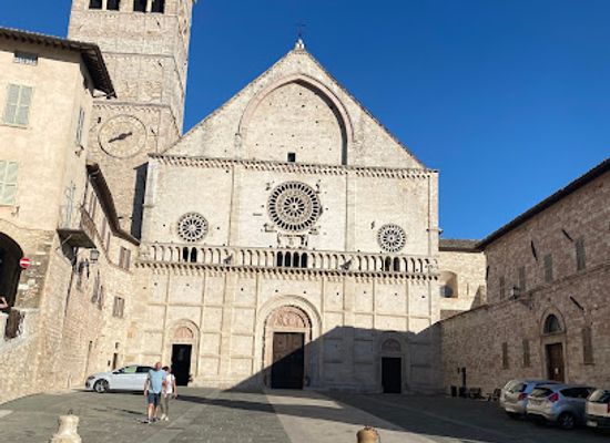 italy/assisi/landmark/fontana-di-san-rufino
