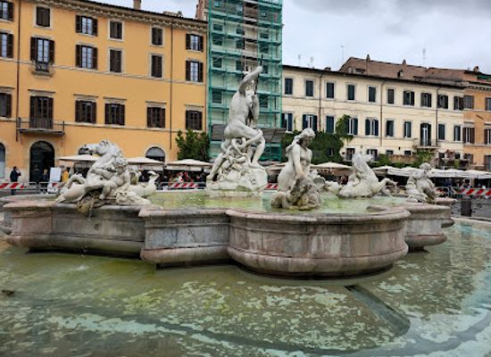 italy/rome/piazza-navona/landmark/neptune-fountain
