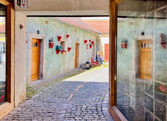 czechia/cesky-krumlov/landmark/midnight-gallery