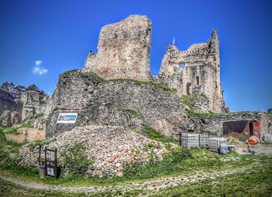 slovakia/banska-bystrica-region/landmark/castle-divin