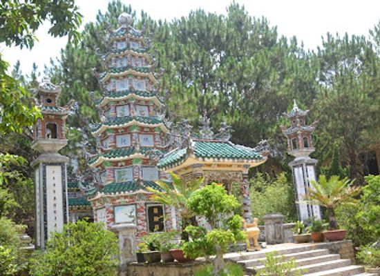 vietnam/da-lat/landmark/linh-son-pagoda