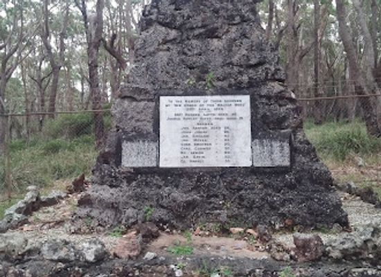 australia/western-new-south-wales/landmark/walter-hood-monument