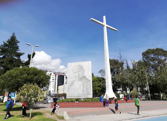 ecuador/quito/la-carolina/landmark/la-cruz-del-papa