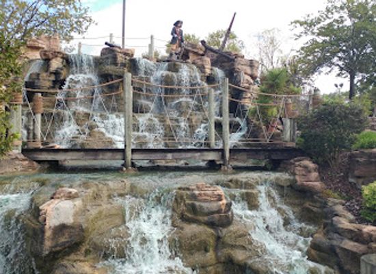missouri/lake-of-the-ozarks/landmark/pirate-s-cove-adventure-golf