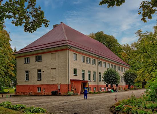 latvia/talsi/landmark/strazdes-muizas-kungu-maja