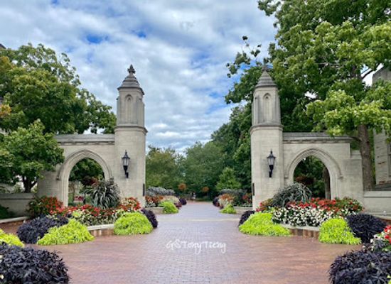 indiana/the-lakes-region/landmark/sample-gates