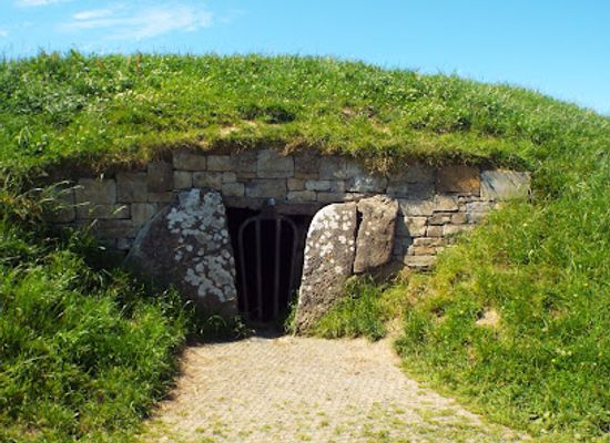 ireland/county-meath/landmark/mound-of-hostages