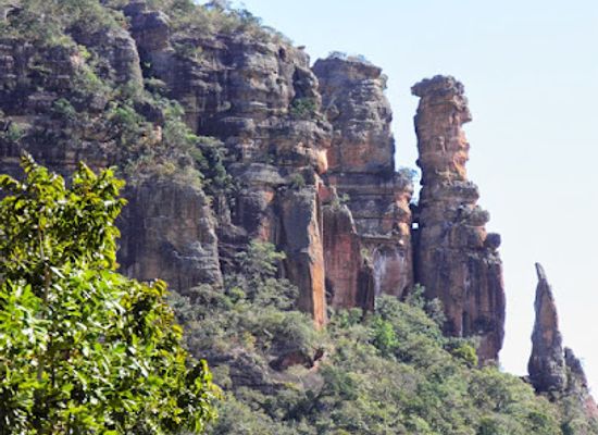 brazil/serra-do-roncador/landmark/caverna-do-roncador