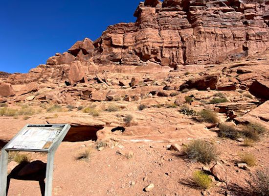 utah/canyonlands/landmark/courthouse-wash-rock-art