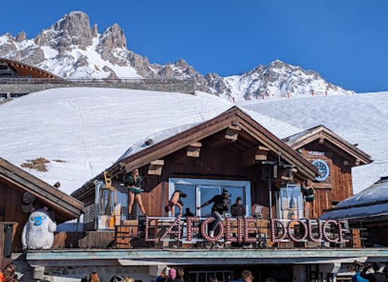 france/courchevel/landmark/restaurant-d-altitude-la-folie-douce-meribel-courchevel