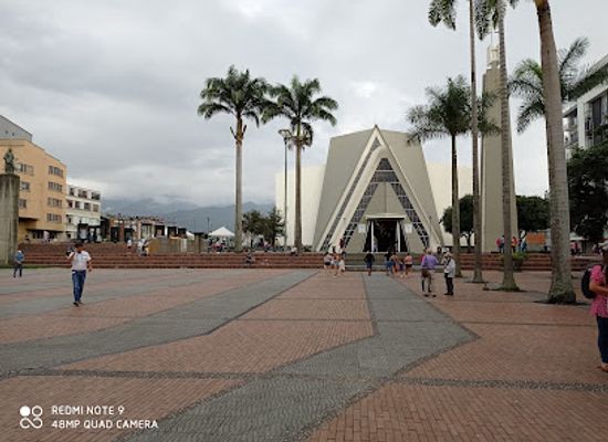 colombia/armenia/landmark/plaza-de-bolivar